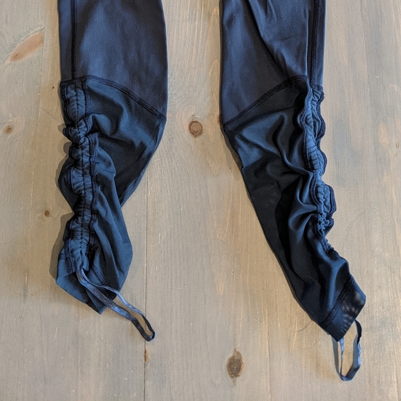 Lululemon Yoga Leggings, Navy Blue - Size 6 - Picture 4 of 8